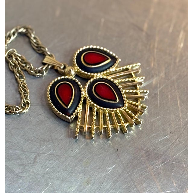 1960s 1960s-70s Red Stone / Gold Tone Pendant Necklace For Sale - Image 5 of 6