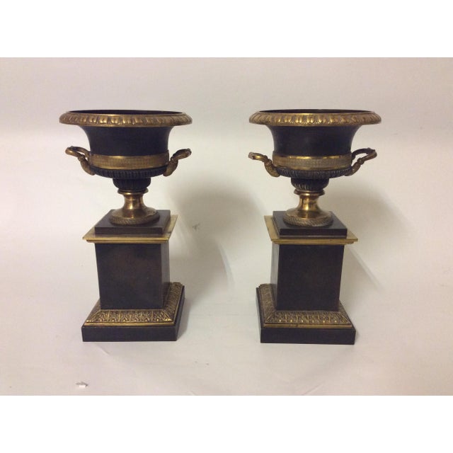 The "Cassolettes" are entirely in bronze worked in different techniques: patinated, chiseled and gilded.