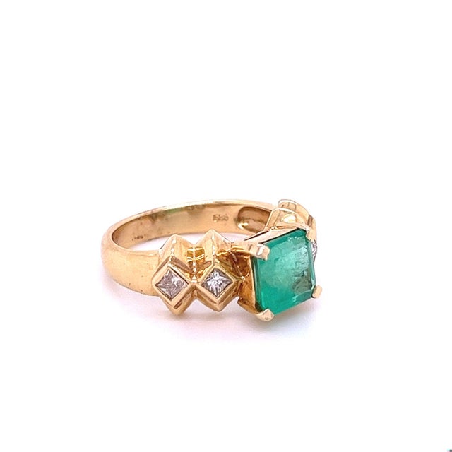 Early 20th Century 1.84 Carat Colombian Emerald in Vintage 14k Yellow Gold Ring, Size 7 For Sale - Image 5 of 7