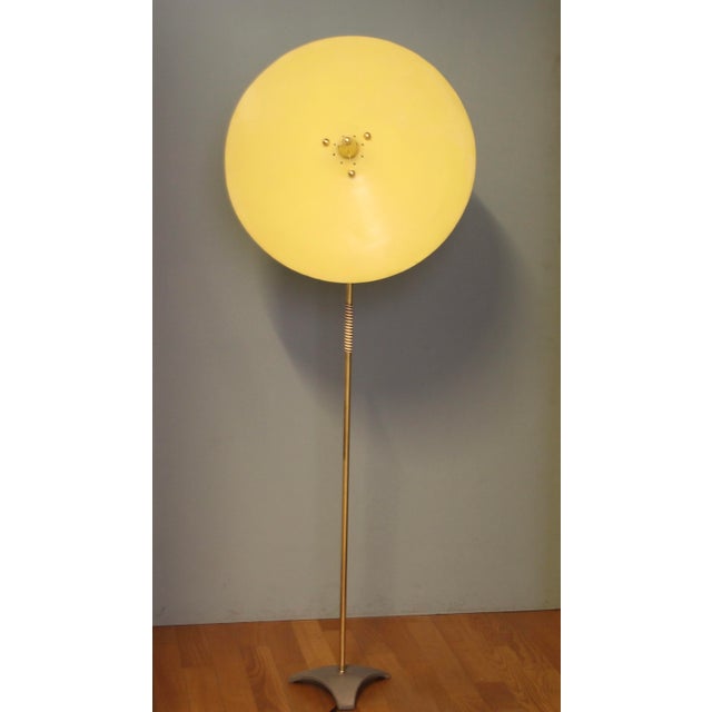 - floor lamp from the 1950s - Very clean shape with gooseneck for maximum adjustment - distribution of a very soft...