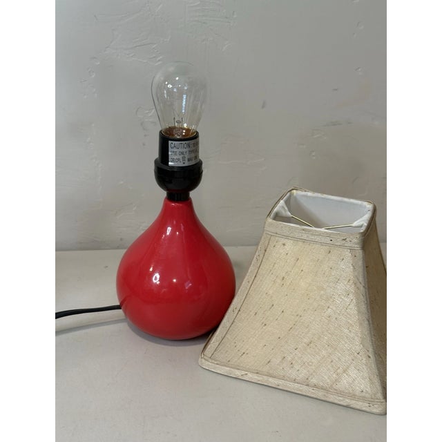 Vintage Mid Century Modern Red Ceramic Teardrop Table Lamp For Sale - Image 4 of 8