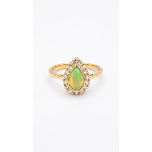 Modern Natural Opal 0.90cts & Diamond 0.20cts Ring in 18k Gold For Sale - Image 3 of 8