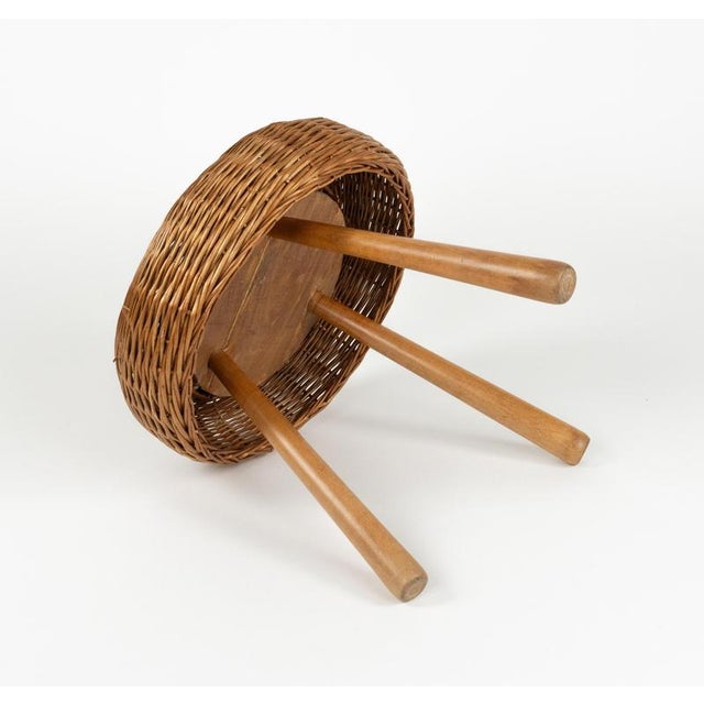 Mid-Century Wicker and Wood Tripod Stool attributed to Tony Paul, USA, 1950s For Sale - Image 13 of 18