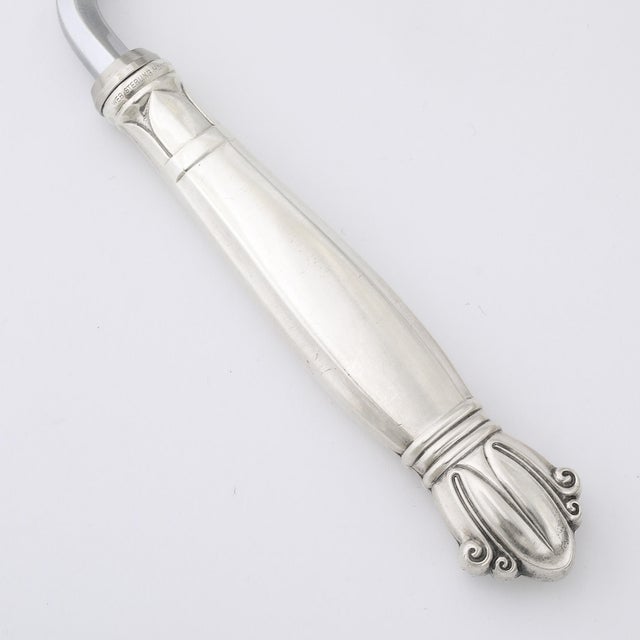 This beautifully formed Neoclassical Sterling Silver Handled Cake Rake Originates from the United States, Circa 1950....