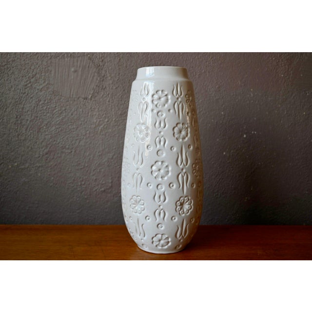 White Large Minimalist White Floor Vase from Scheurich, 1980s For Sale - Image 8 of 8