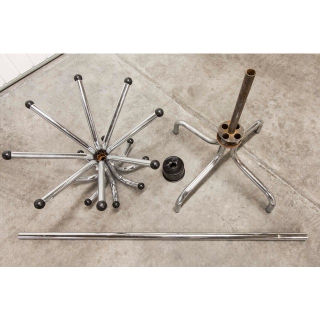 Large industrial-style coat rack/hanging stand (193cm). Made of chrome-plated metal, it dates from the 1960s. The hook...