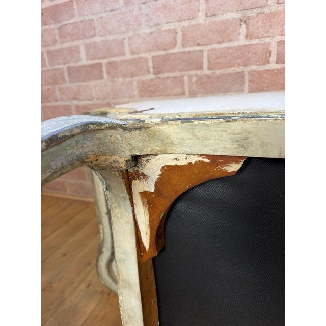 French Louis XV Corbeille Settee With Original Distressed Patina and Shell Crest For Sale - Image 17 of 18