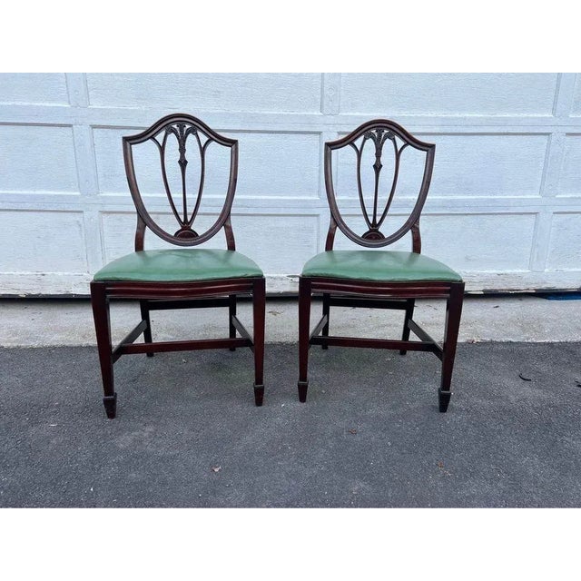 English Pair of Antique Federal Style Mahogany Carved Leather Shield Back Dining Side Chairs For Sale - Image 3 of 7