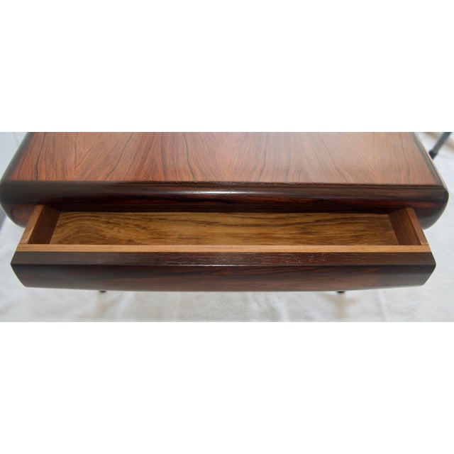 Wood 1950s Scandinavian Modern J. Linde Rosewood Extending Coffee Table – Restored Beauty For Sale - Image 7 of 11