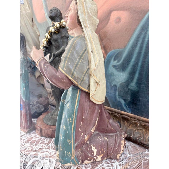 Spanish Antique Polychrome Carved Wood Kneeling Female Santo Figure, 17” For Sale - Image 3 of 6