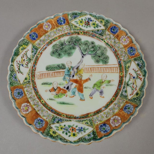Chinoiserie Antique Chinese Famille Verte Medallion Scalloped Plate With Boys, Early Republic Period For Sale - Image 3 of 6