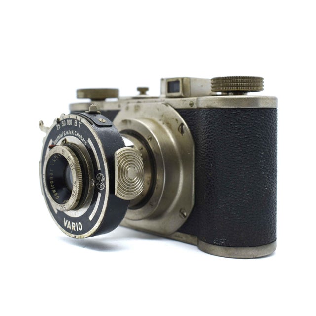 Rare 1930s German Wirgin Gewironar 35mm Collapsible View-Finder Camera With Vario Shutter and Original Clamp Mount For Sale - Image 4 of 10
