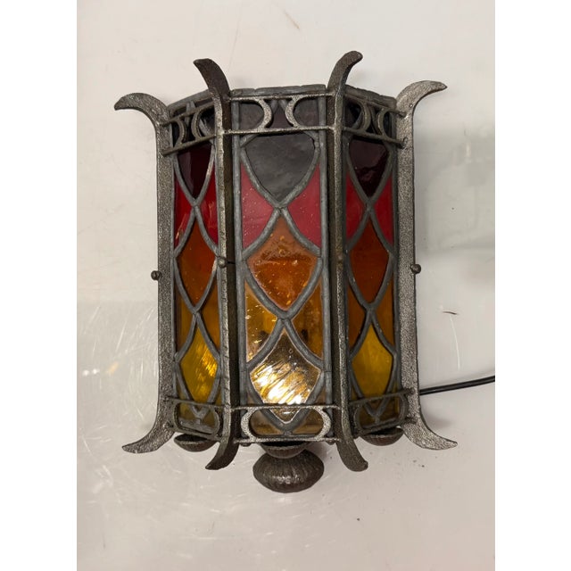 Stained glass wrought iron single sconce Multicolored stained glass Height 30 cm Width 26 cm Depth 10 cm New wiring...