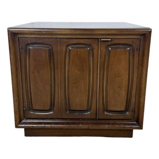 Broyhill Premier Emphasis Mid-Century Modern Walnut Cabinet End Table For Sale