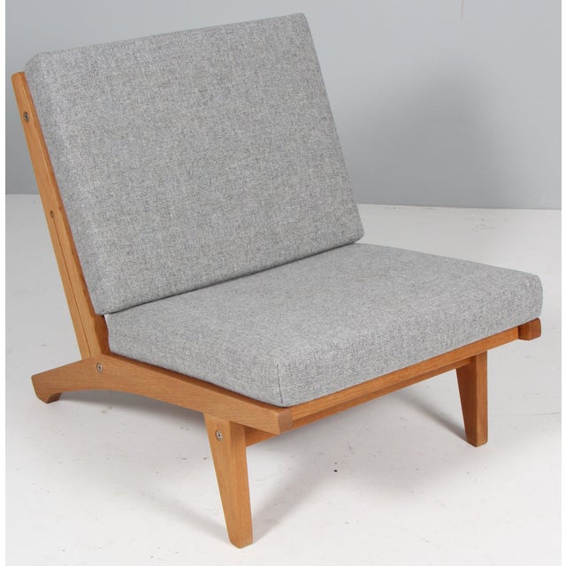 GE-370 Lounge Chair with Oak Frame and Hallingdal Wool by Hans J. Wegner for GETAMA, Denmark, 1960s For Sale - Image 3 of 7