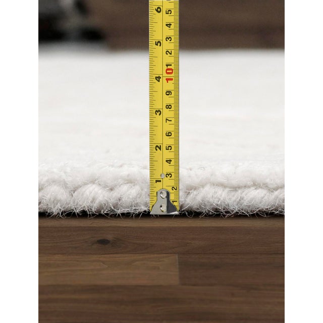 Edgy Hand-Tufted Ivory Area Rug- 5' 0'' X 8' 0'' For Sale - Image 4 of 5