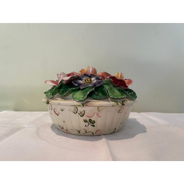 Mid-Century Italian Majolica Capodimonte Style Hand-Painted Floral Trinket Dish For Sale In Los Angeles - Image 6 of 12