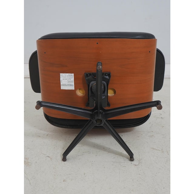 Charles Eames Design Mid Century Modern Chair & Ottoman For Sale - Image 12 of 18