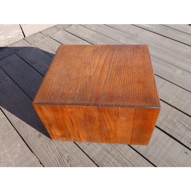 Antique 1920s Quarter Sawn Oak 4-Drawer Desktop File Cabinet For Sale - Image 15 of 17