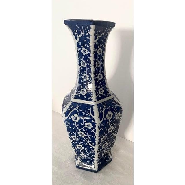 Traditional Blue and White Large Vase Mid 20th Century Excellent Mint Condition For Sale - Image 3 of 12