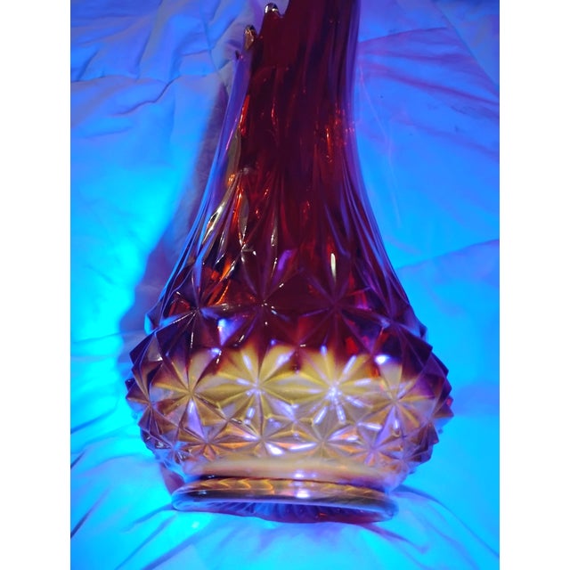 1960s Large Le Smith Diamond Butt 16 Fingers Swung Vase Amberina 24 Gorgeous Red For Sale In Columbus, GA - Image 6 of 11