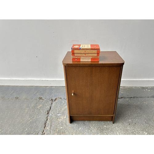 Small Vintage Oak Bedside Cabinet, 1950s-1960s For Sale - Image 4 of 10