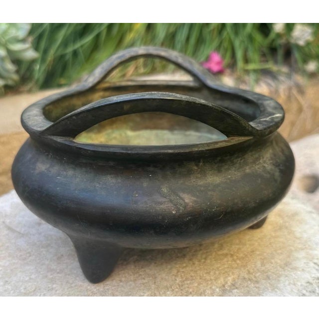 Antique Chinese Bronze Tripod Censer With Strap Handles & Xuande Mark Late Ming For Sale - Image 14 of 18