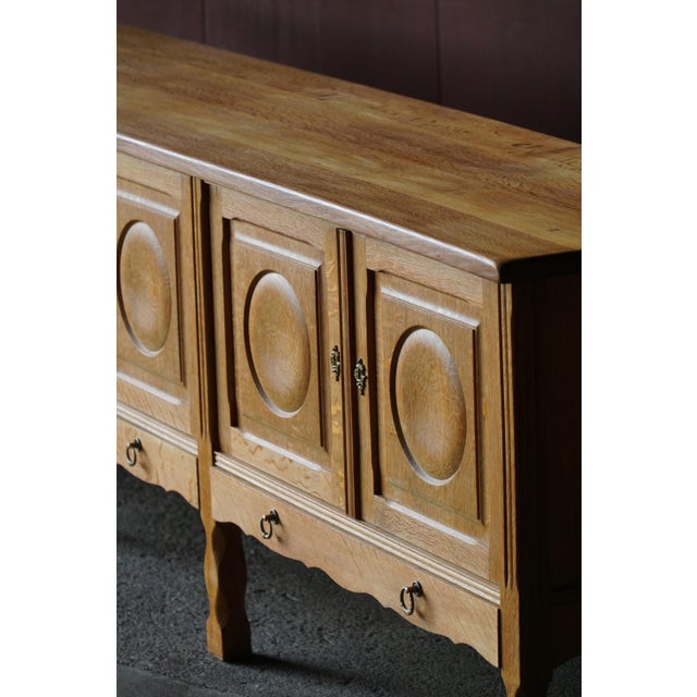 Vintage Danish Brutalist Sideboard in Oak by Henning Kjærnulf, 1960s For Sale - Image 14 of 18