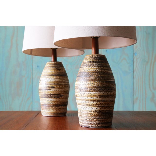 Gordon & Jane Martz 1960s Pair of Jane and Gordon Martz Table Lamps M167 Marshall Studios Yellow Brown Decorations 25.5" For Sale - Image 4 of 11