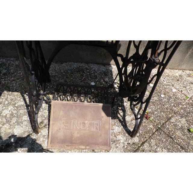 Singer Sewing Machine with Lighting, 1928 For Sale - Image 9 of 18