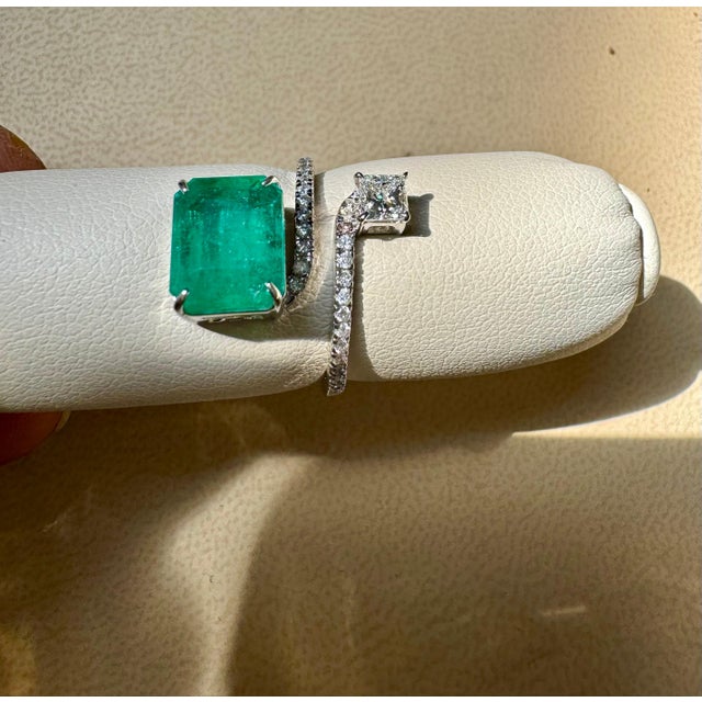 Gemstone 3.11 Ct Emerald Cut Emerald & 0.49 Ct Diamond Bypass Ring in 18 Kt Gold Size 6 For Sale - Image 7 of 18