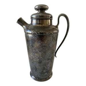 1920's Meriden Art Deco Hand Hammered Silver Plated Cocktail Shaker