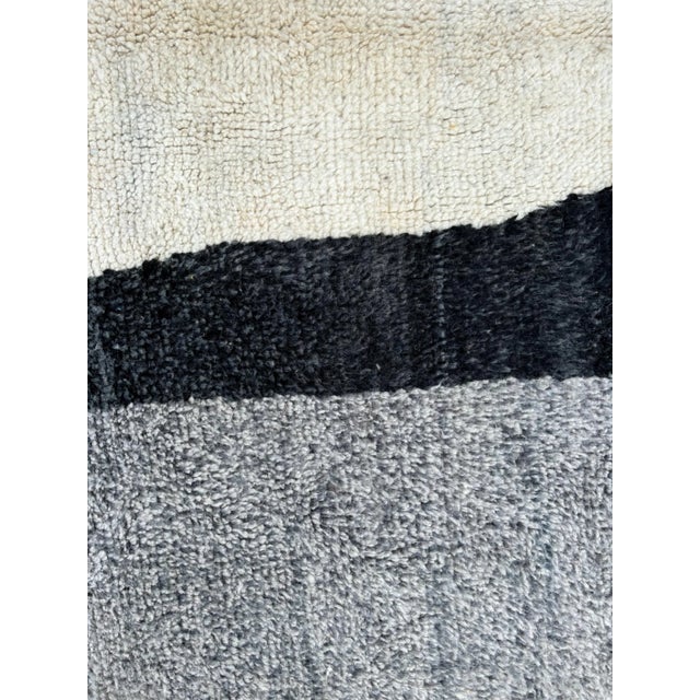 Moroccan Berber Beni Ourain Rug For Sale - Image 11 of 18