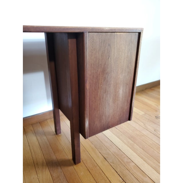 Jens Risom Mid-Century Modern Walnut Floating Desk by Jens Risom For Sale - Image 4 of 13