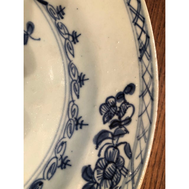 Antique Chinese Porcelain Plate, in Good conditions. Designed before 1890