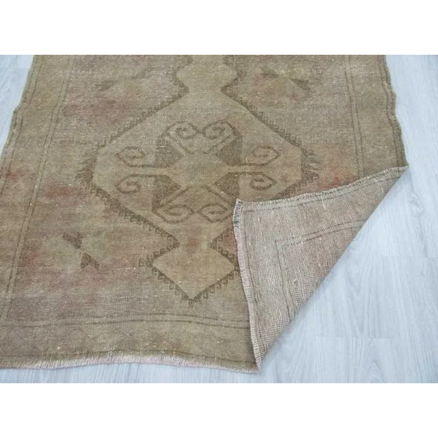 Vintage Washed Out Turkish Runner Rug - 4′3″ × 11′9″ For Sale In Los Angeles - Image 6 of 6