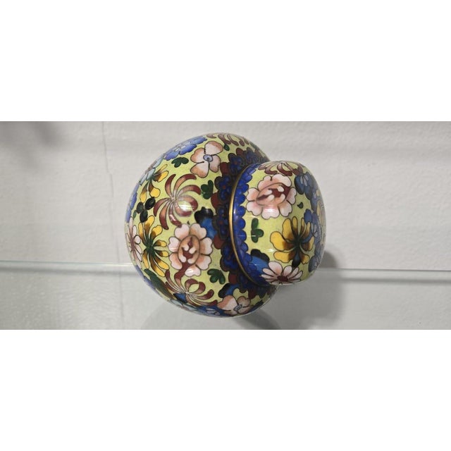 Antique Chinese Cloisonné Ginger Jar: Millefleurs Floral Pattern, Yellow Lidded Urn (Republic Period) For Sale In Los Angeles - Image 6 of 8