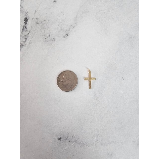 Contemporary Dainty Gold Cross with Heart Design in Center 14k Yellow Gold 16" For Sale - Image 3 of 4