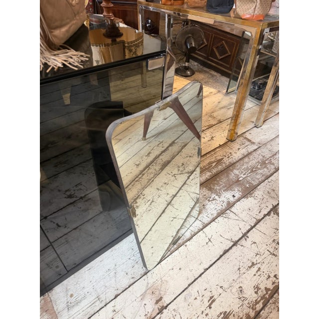 1950s Gio Ponti Style Mid-Century Modern Brass and Glass Biscuit Wall Mirror For Sale - Image 10 of 10