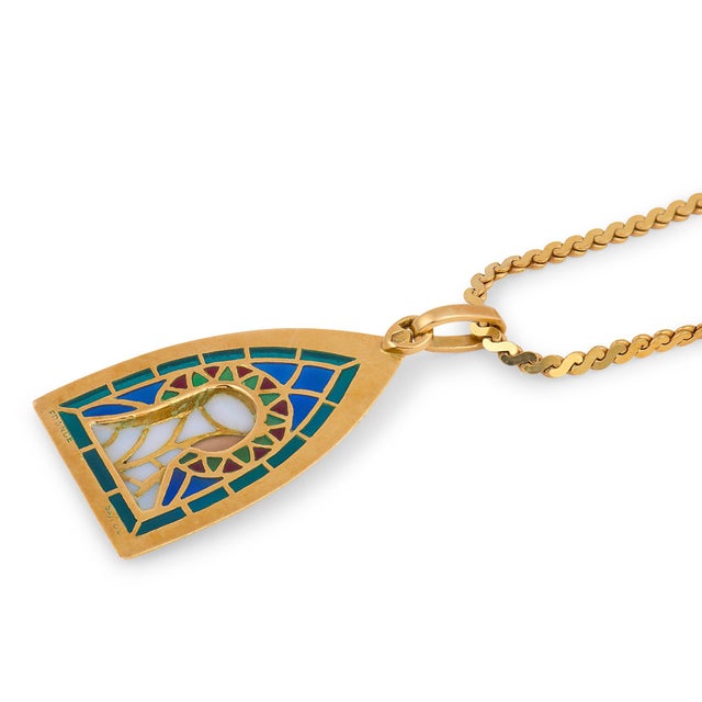 French Vintage Virgin Mary Plique-À-Jour Enamel Yellow Gold Pendant Necklace For Sale In Los Angeles - Image 6 of 6