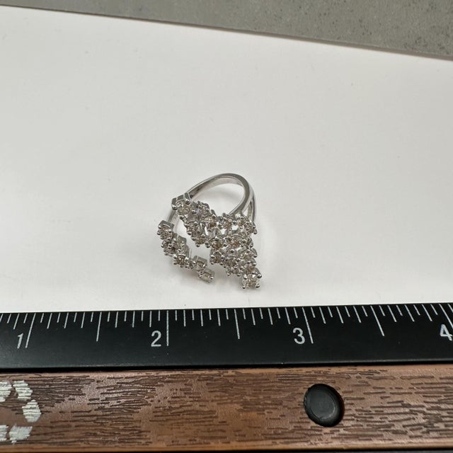 1.50ctw Natural Diamond Fashion Ring 14k White Gold Size 7 For Sale In New York - Image 6 of 6