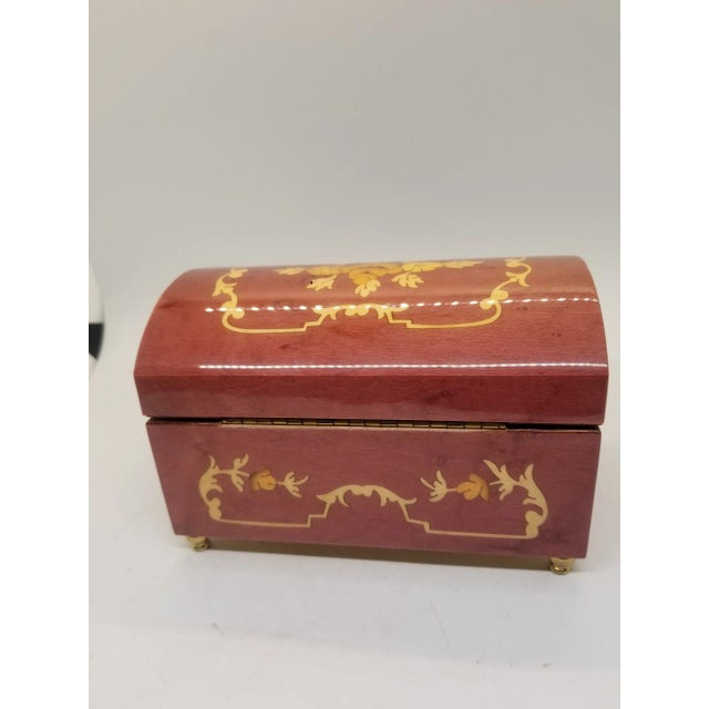 1980s The San Francisco Music Box Italian Inlaid Burl Wood Swiss Movement Ring Jewelry Box For Sale - Image 5 of 7