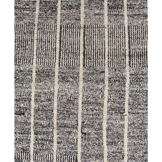 Modern Casual Hand Knotted Runner With Tribal Design in Black and White Colors For Sale In Atlanta - Image 6 of 11