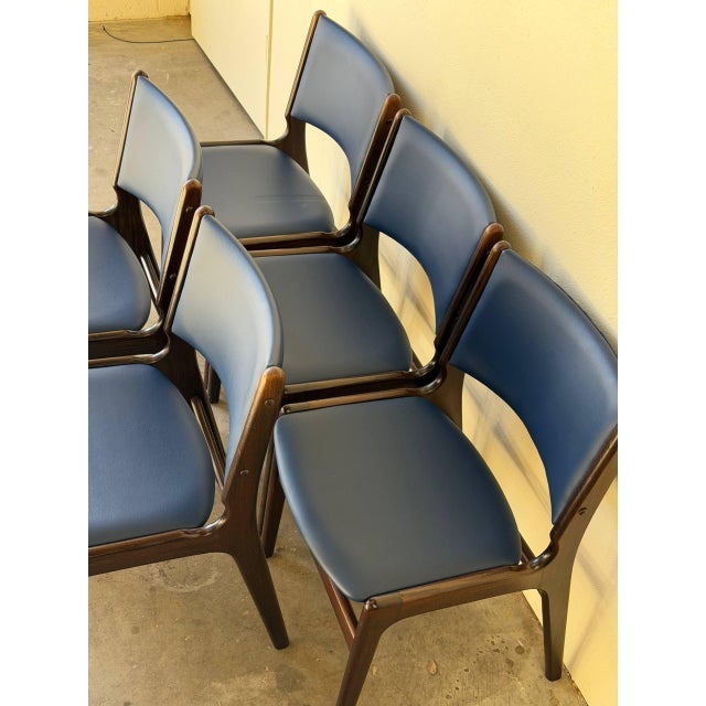 Mid-Century Modern Set of 5 in Style of Johannes Andersen Danish Teak Dining Chairs – Mid Century Modern Sculptural Side Chairs For Sale - Image 3 of 10