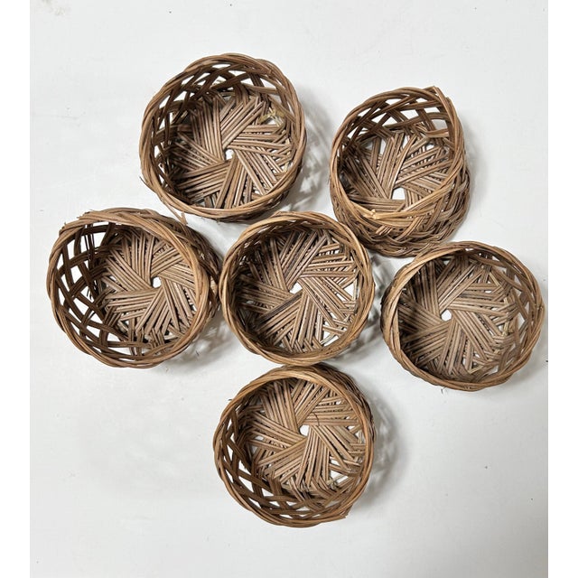 Mid 20th Century Vintage Woven Rattan Napkin Rings With Matching Tray – Set of 6 - Coastal Entertaining Tabletop Basket Set For Sale - Image 5 of 9