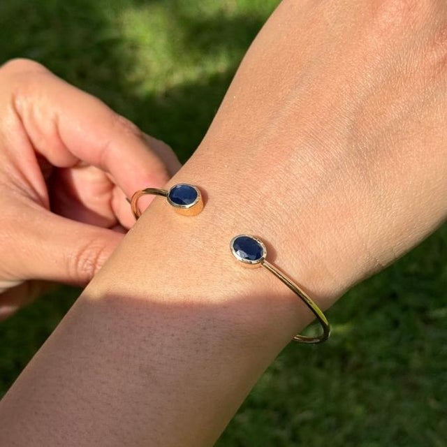 Asian Antique 3.08 Carat Blue Sapphire Open Cuff Bangle Bracelet in 14k Yellow Gold For Sale - Image 3 of 16