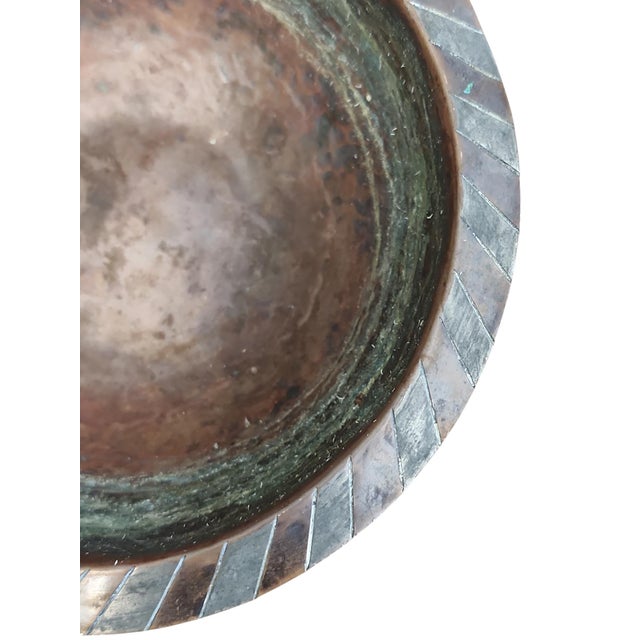 Arts & Crafts Early 20th Century Hugh Wallis Arts & Crafts Hammered Copper Bowl For Sale - Image 3 of 5