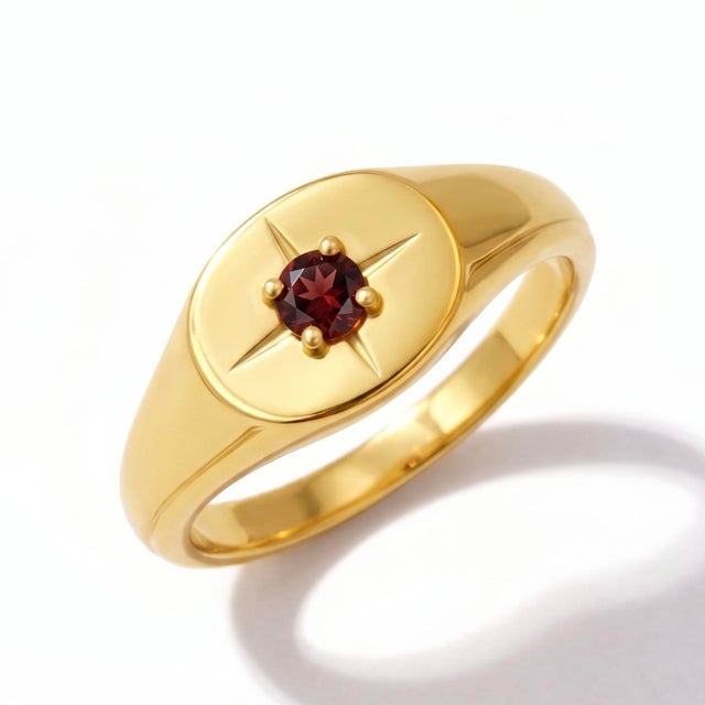 Garnet Starburst Engraved Signet Ring • Celestial Gemstone Unisex Signet Ring • Vintage Style Gift for Her Us 7 For Sale - Image 4 of 6