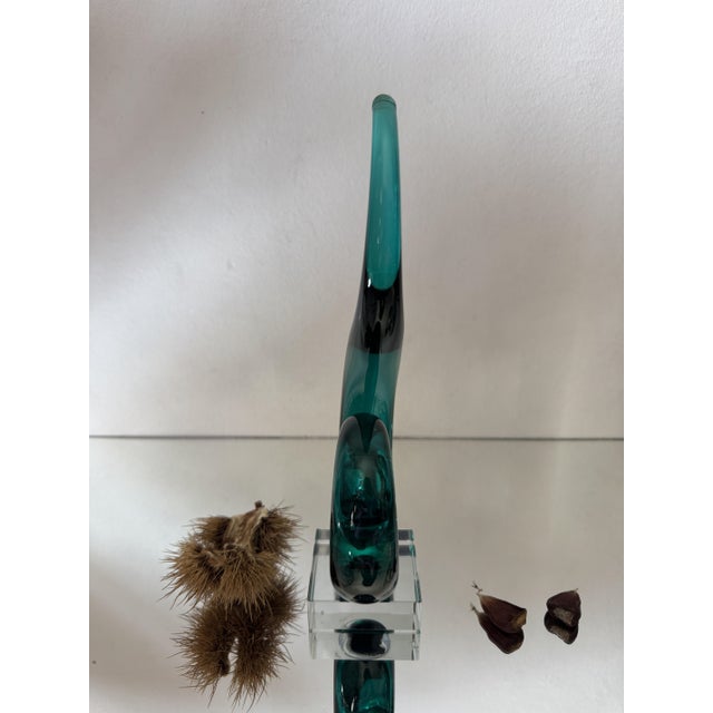 Postmodern Emerald Green Murano Glass Spiral Sculpture on Crystal Base, Italy, 1980s For Sale - Image 4 of 14