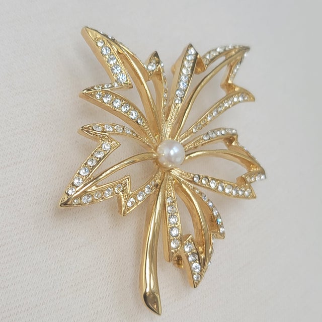 Vintage Napier 1980s Gold Maple Leaf Brooch Faux Pearl Rhinestone Statement Pin For Sale In Saint Louis - Image 6 of 17